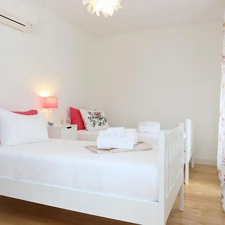 Azulejos' Charming With Terrace 2 By Lisbonne Collection Daire